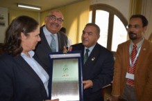 Η καθηγήτρια Ματούλα Τομαρά-Σιδέρη βραβεύθηκε στο Αλ Άζχαρ