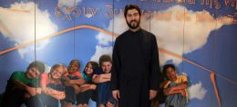 Κορυφαία ΜΚΟ στην Ελλάδα για το 2016 η «Κιβωτός του Κόσμου»  Πηγή: Κορυφαία ΜΚΟ στην Ελλάδα για το 2016 η «Κιβωτός του Κόσμου»