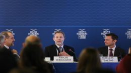 Οικονομικό Φόρουμ Δελφών: Ο ρόλος των ομογενών στις επενδύσεις και το πολιτικό γίγνεσθαι