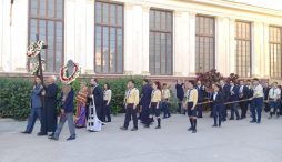 Η Ακολουθία των Παθών στην Αγία Αικατερίνη Αλεξανδρείας, στο Σάτμπι, με την παρουσία της περίφημης Φιλαρμονικής (ΦΩΤΟ και ΒΙΝΤΕΟ)