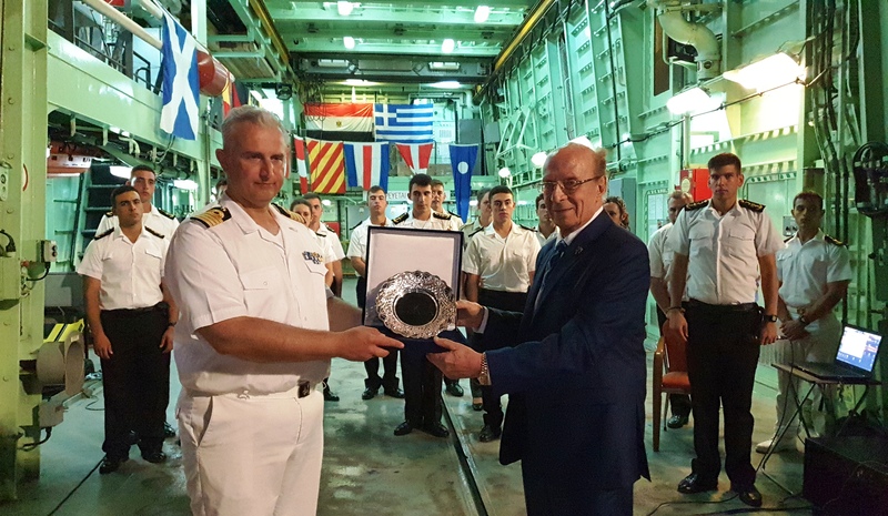 Θερμή υποδοχή από την Ελληνική Κοινότητα Αλεξανδρείας στα πληρώματα φρεγάτας ΥΔΡΑ και αρματαγωγού ΡΟΔΟΣ (ΦΩΤΟ)