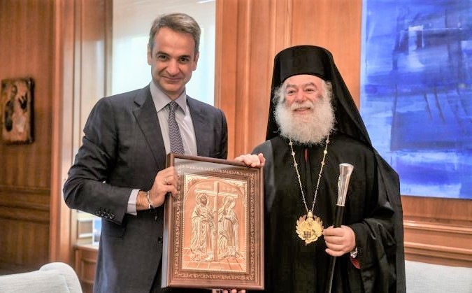 Θερμή υποδοχή στον Πατριάρχη Αλεξανδρείας από τον Πρωθυπουργό Κ. Μητσοτάκη