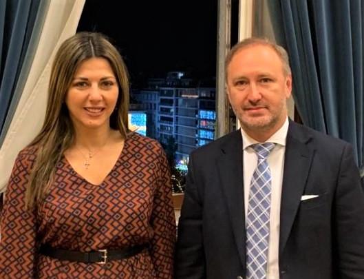 Σε βάθος συζήτησαν Ζαχαράκη και Σιόκας για τα θέματα των σχολείων της Αλεξάνδρειας, σε συνάντησή τους στην Αθήνα