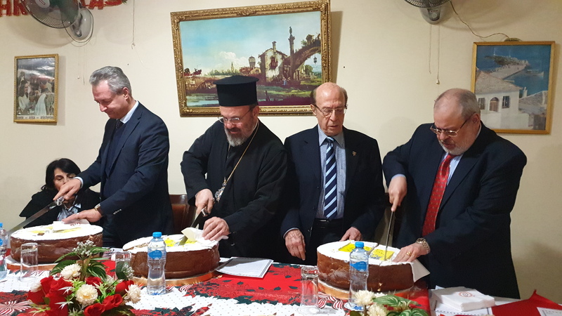 Η συγκινητική κοπή της πατροπαράδοτης βασιλόπιτας για το 2020, του Μικρασιατικού Αλεξανδρείας (FOTO,VIDEO)