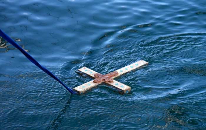 Λόγω κορονοϊού, δε θα πραγματοποιηθεί φέτος η ρίψη του Τ. Σταυρού στον Ελληνικό Ναυτικό Όμιλο Αλεξανδρείας 