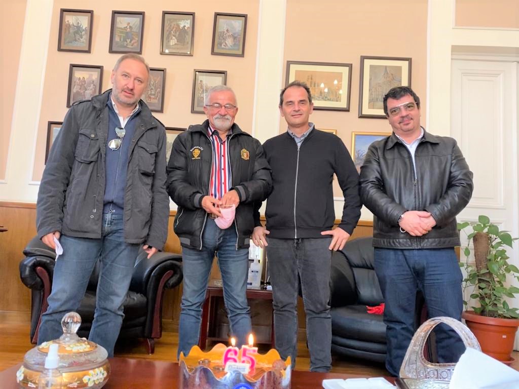 Το Προεδρείο της ΕΚΑ τίμησε τον ιατρό της παροικίας Δρ Μέτχαντ Σόκαρ στα σημερινά 65 του γενέθλια