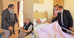 Τα βάγια στους τροφίμους του «ΜΑΝΝΑ» από τον Αντιπρόεδρο της ΕΚΑ Ανδρ. Βαφειάδη και τον Κ. Επίτροπο Ν. Κόπελο (ΦΩΤΟ)