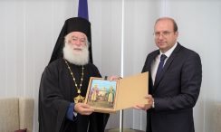 Θερμή υποδοχή του Πατριάρχη Θεοδώρου από τον Υπουργό Άμυνας της Κύπρου που αναφέρθηκε στην Αλεξάνδρεια (ΒΙΝΤΕΟ)
