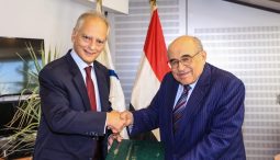 Θερμά υποδέχτηκε ο Δ/ντής της Βιβλιοθήκης της Αλεξάνδρειας, Δρ Ελ Φέκι, τον Έλληνα Πρέσβη Ν. Γαριλίδη