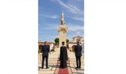 Κατάθεση στεφάνων από την ΕΚΑ και το Γ. Προξενείο στο Ηρώο Ικάρων των Κοιμητηρίων της ΕΚΑ στις 28 Οκτωβρίου