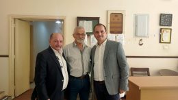 Τα βάγια στους τροφίμους του «ΜΑΝΝΑ» από τον Αντιπρόεδρο της ΕΚΑ Ανδρ. Βαφειάδη και τον Κ. Επίτροπο Ν. Κόπελο
