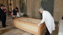 Το Βέλγιο επέστρεψε σαρκοφάγο 3.000 ετών στην Αίγυπτο!