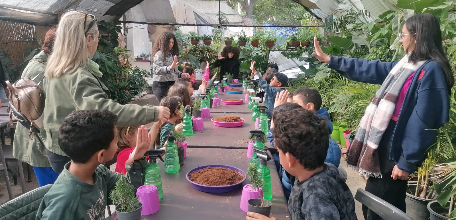 Επίσκεψη του Τοσιτσαίου στο θερμοκήπιο Roots Greenhouse